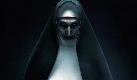 Valak Tampil Menyeramkan di Foto Perdana Film The Nun