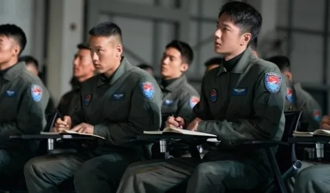 Review Born to Fly: Top Gun Versi Tiongkok 