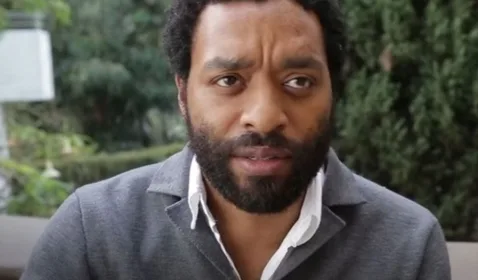 Chiwetel Ejiofor Resmi Gabung di Film Venom 3