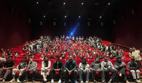 Film 'Jatuh Cinta Seperti di Film Film' Gelar Nobar di 10 Kota 