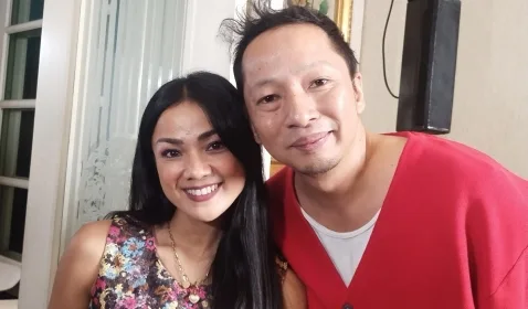 Yandy Laurens Duetkan Kembali Ringgo-Nirina di 'Jatuh Cinta Seperti di Film-Film'
