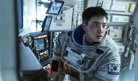 Review The Moon: Film Komplit yang Suguhkan Sedih, Bahagia, dan Tawa Jadi Satu 