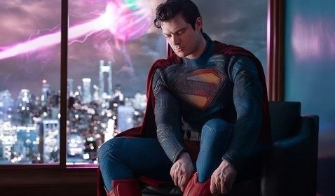 Film Remake 'Superman' Rilis Tampilan Pertama David Corenswet dalam Kostum Lengkap