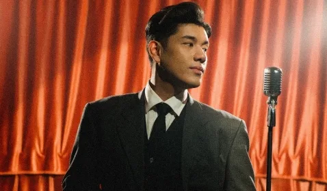 Penyanyi Jaz Menyanyikan Ulang Lagu Legendaris di Film 'Fly Me to the Moon' 