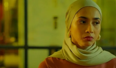 Review Tuhan, Izinkan Aku Berdosa: Aghniny Haque Tampil Nyaris Tanpa Cela