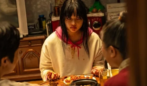 Review My Daughter Is a Zombie: Film Zombi yang Menyenangkan dan Menghibur 
