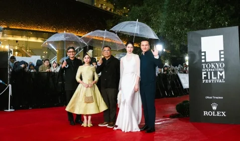 Garin Nugroho dan Para Pemain Film Merah Sebelum Fajar Hadir di Red Carpet Tokyo International Film Festival ke-39