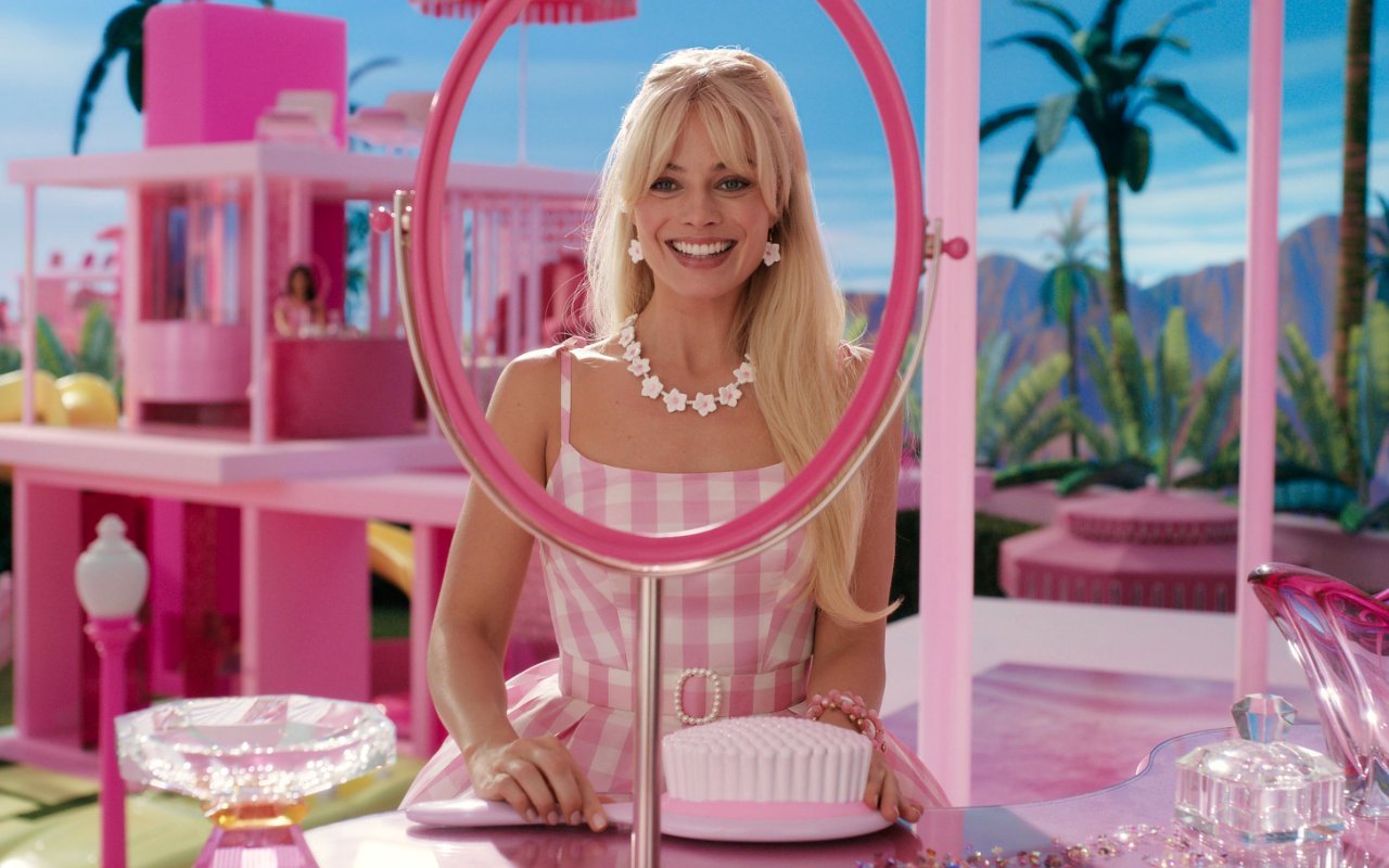 Barbie Ungguli Oppenheimer di Puncak Box Office